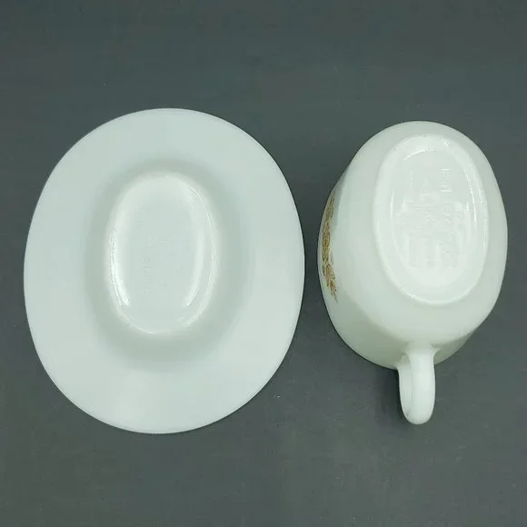 Pyrex Butterfly Gold Gravy Boat with Underplate Sauce Server and Plate - Picture 4 of 10